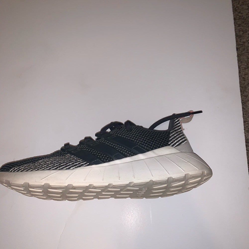 Adidas Size 9 - Picture 4 of 4